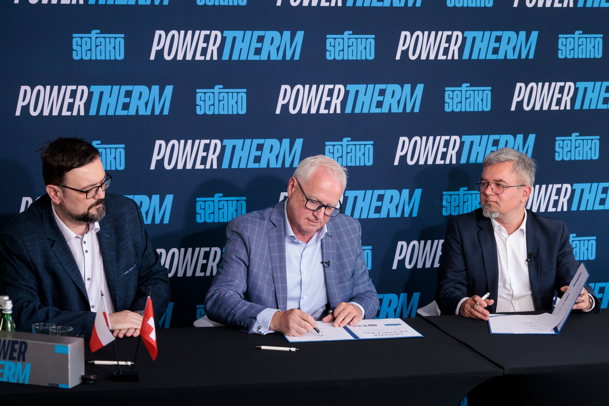 Dr. Sasha Savic and Anand K Padney signing the agreement between E2S Power and India Power